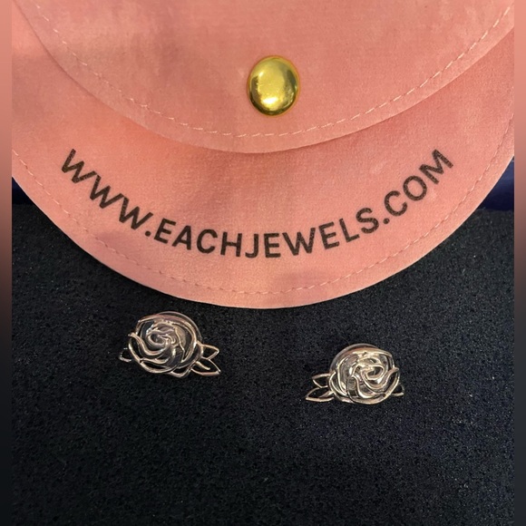 Sterling Silver Floral Earrings with Intricate Design NIB - Picture 9 of 9